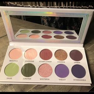 NEW Ace Beaute Eye Shadow Palette Violet Sage